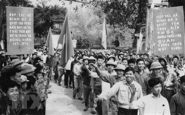Hàng chục vạn người con của Thủ đô đã tình nguyện lên đường chi viện cho chiến trường miền Nam thân yêu. (Ảnh: Kim Hùng/TTXVN)