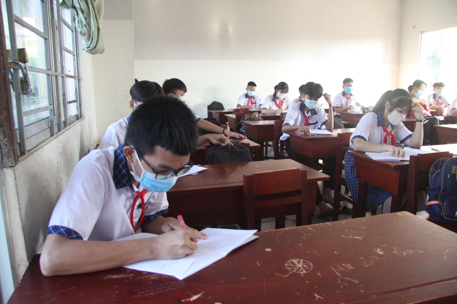 Học sinh trở lại trường sau thời gian tạm nghỉ phòng, chống Covid-19 (Ảnh: Ngọc Thạch)