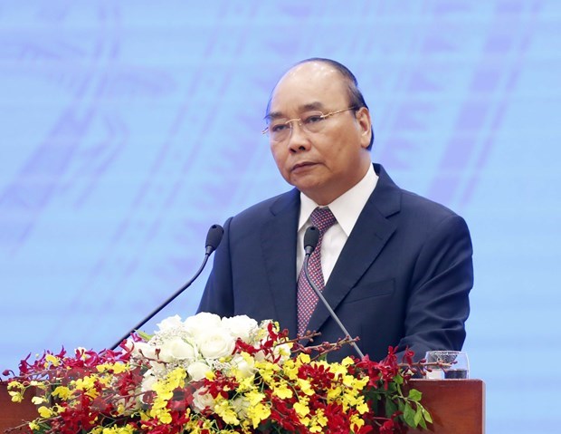 PM calls for greater efforts to achieve growth of over 5 percent this year Prime Minister Nguyen Xuan Phuc speaks at the meeting. (Photo: VNA)