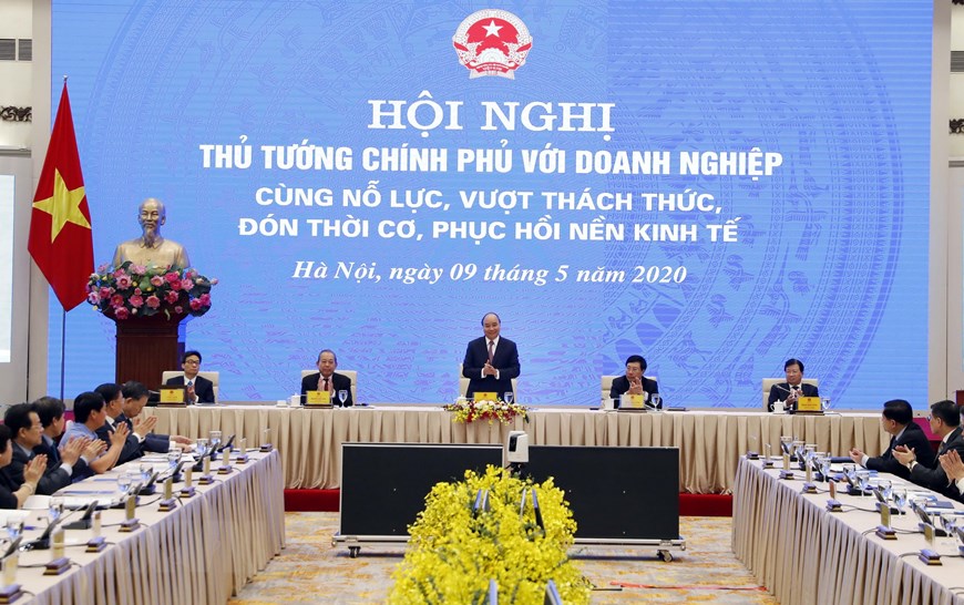 Thủ tướng Nguyễn Xuân Phúc và các Phó Thủ tướng chủ trì hội nghị tại điểm cầu Hà Nội. (Ảnh: Thống Nhất/TTXVN)