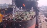 Hàng chục người vẫn mắc kẹt trong vụ cháy tàu chở dầu ở Indonesia