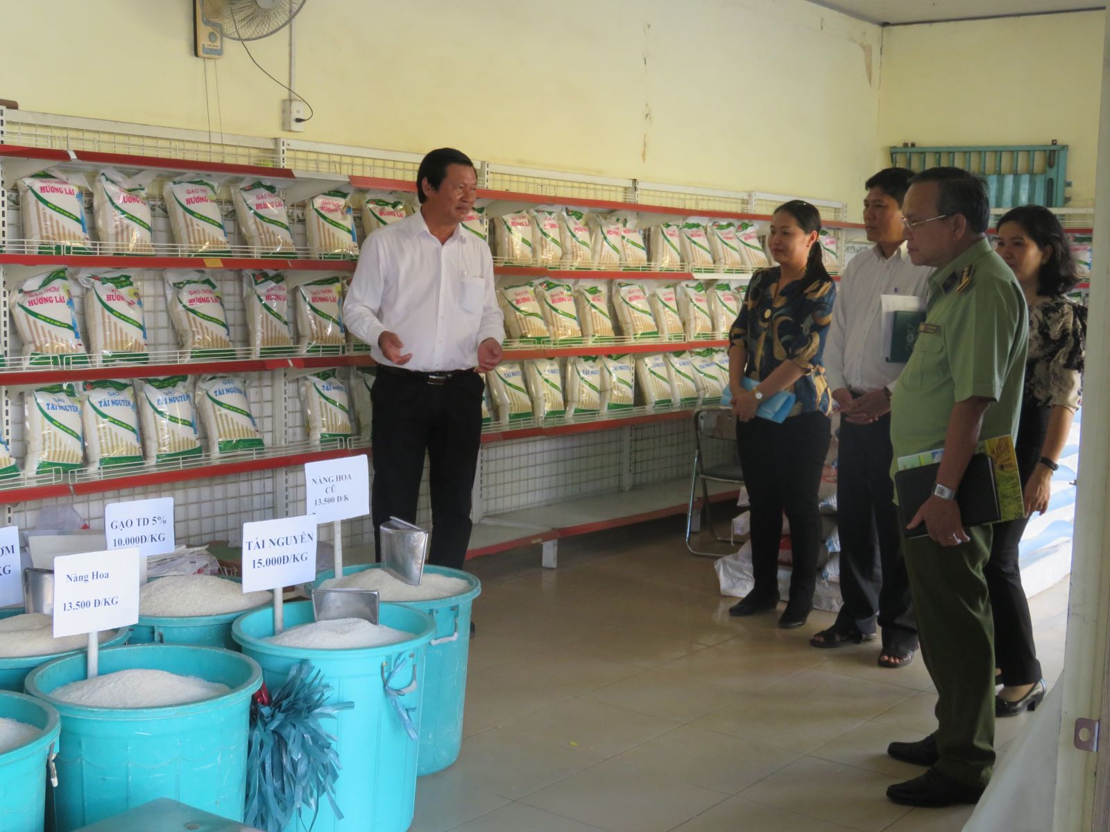 Leaders of Department of Industry and Trade check rice reserves at Long An Food Company