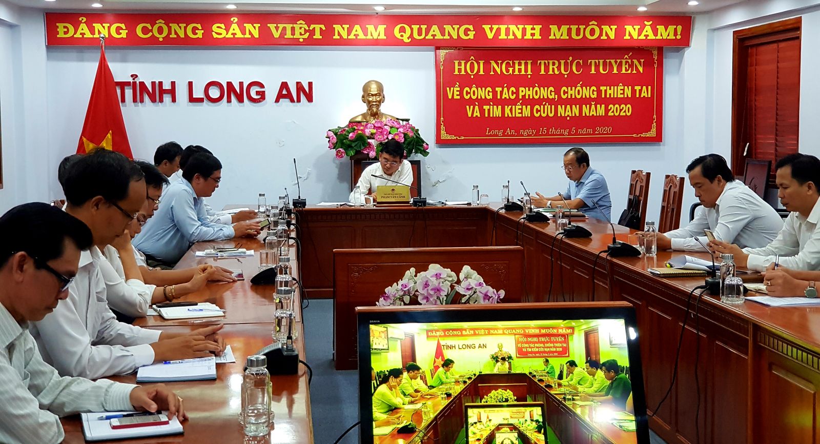 Tại điểm cầu Long An, Phó chủ tịch UBND tỉnh - Phạm Văn Cảnh chủ trì