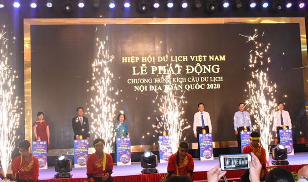 Vietnam Airlines, VITA jointly launch tourism stimulus programme A programme to boost domestic travel demand until the end of 2020 is launched by Vietnam Airlines and the Vietnam Tourism Association on May 16. (Photo: Lao Dong)