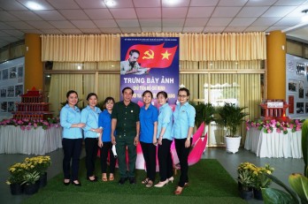 Hundreds of people attend photo exhibition to celebrate Ho Chi Minh’s birthday