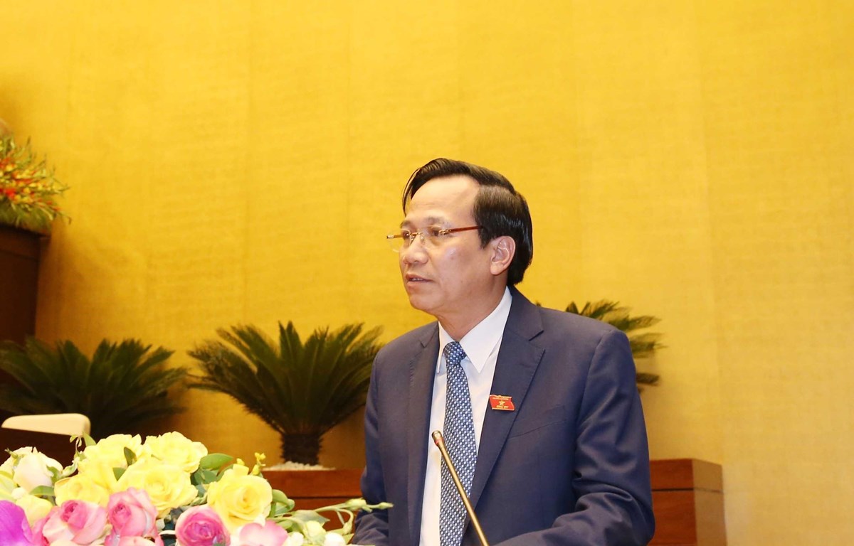 Bộ trưởng Bộ Lao động - Thương binh và Xã hội Đào Ngọc Dung trình bày Tờ trình về dự án Luật Người lao động Việt Nam đi làm việc ở nước ngoài theo hợp đồng (sửa đổi). (Ảnh: Phương Hoa/TTXVN)