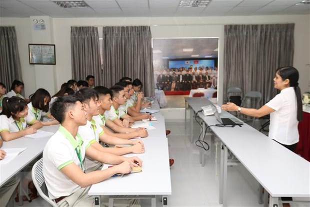Đào tạo nhân lực xây dựng đất nước thời công nghiệp hóa, hiện đại hóa Đào tạo điều dưỡng viên, hộ lý trước khi đưa sang làm việc tại Nhật Bản. (Ảnh: Anh Tuấn/TTXVN)