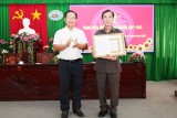 Phó Bí thư Thường trực Tỉnh ủy Long An – Nguyễn Văn Được trao Huy hiệu Đảng tại Cần Đước