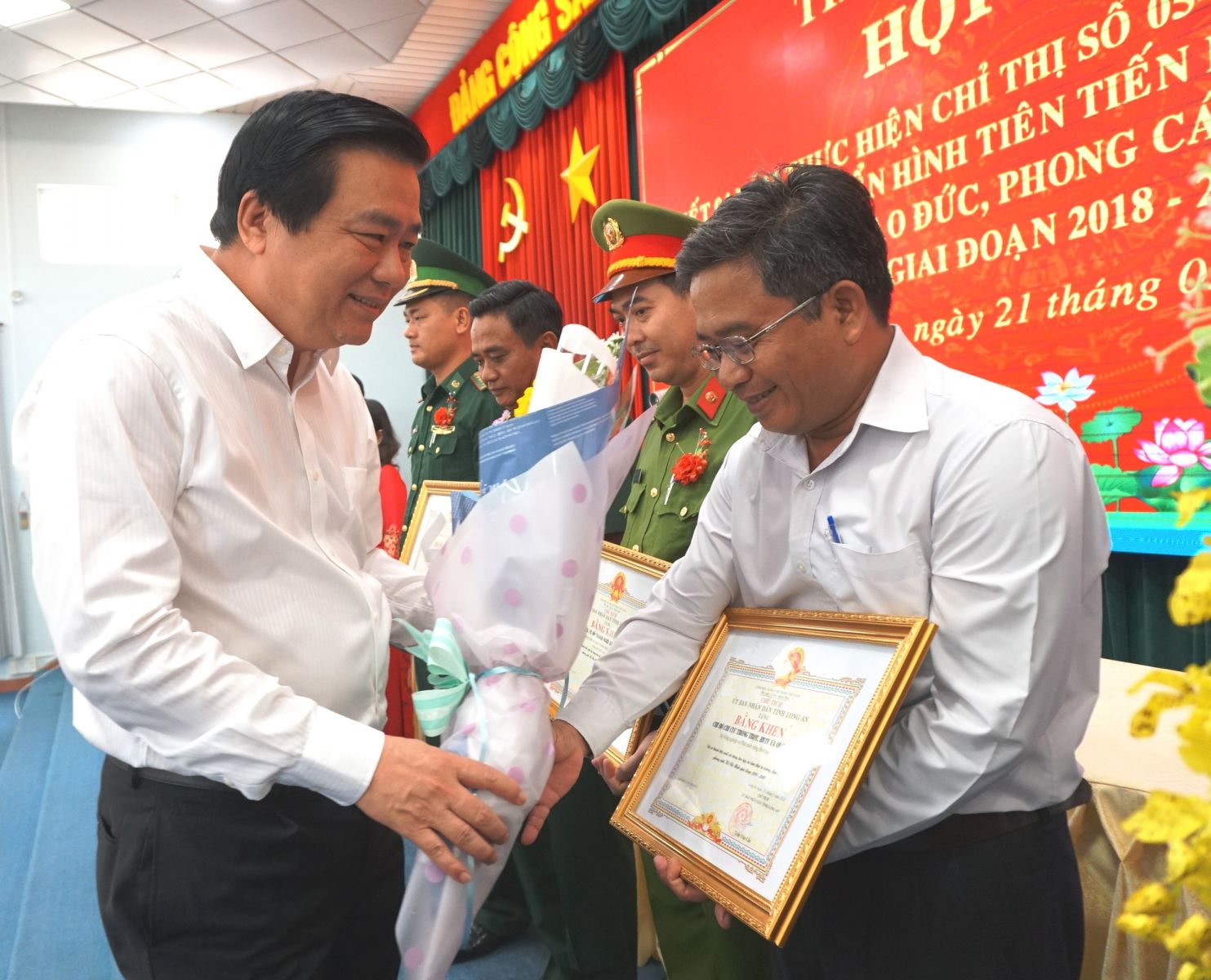 Tháng 5 nhớ Bác...