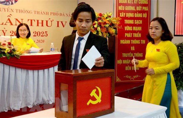Tiến tới Đại hội XIII của Đảng: Công tâm, toàn diện chọn đúng cán bộ