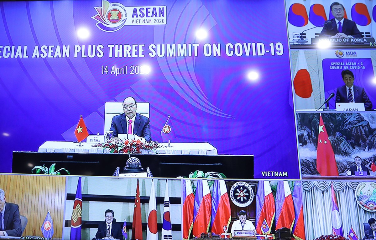 Thủ tướng Nguyễn Xuân Phúc chủ trì Hội nghị Cấp cao ASEAN+3 về ứng phó với dịch bệnh COVID-19. (Ảnh: Thống Nhất/TTXVN)