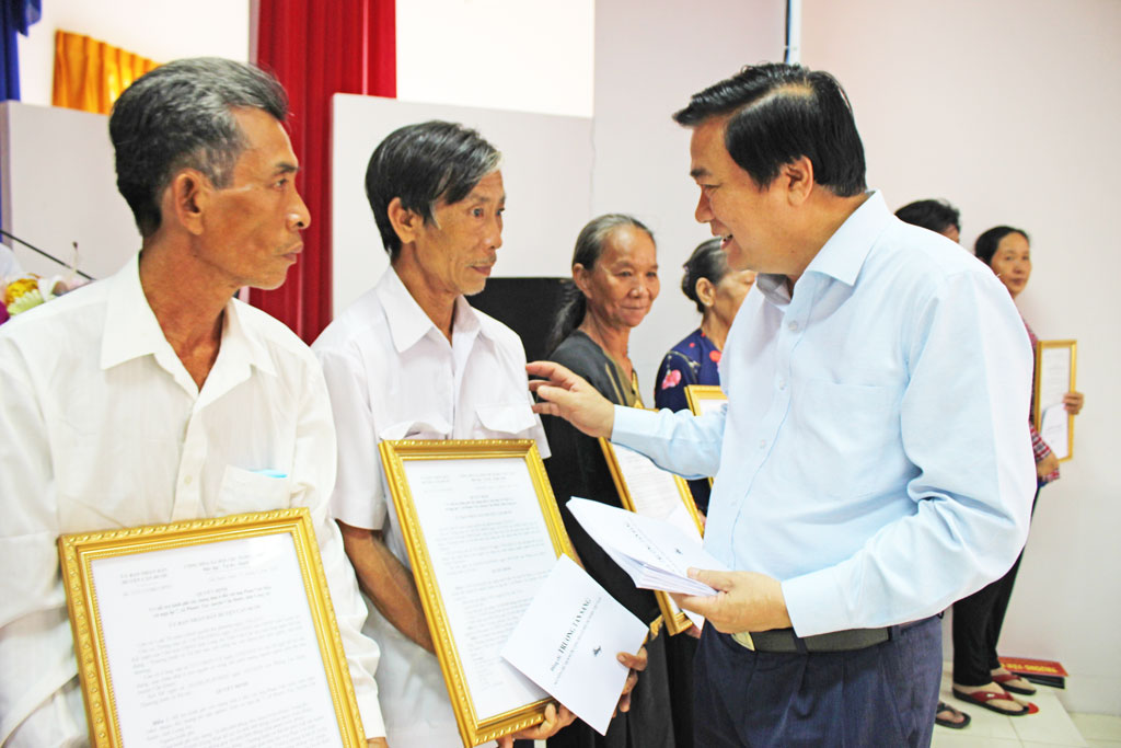 Nguyên Chủ tịch nước - Trương Tấn Sang dự Lễ bàn giao 100 căn nhà tại huyện Cần Đước