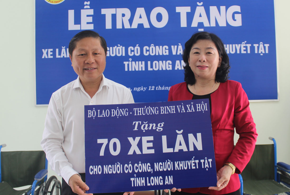 Giám đốc Sở Lao động - Thương binh và Xã hội Nguyễn Hồng Mai là phụ nữ tiêu biểu tham gia công tác chính trị