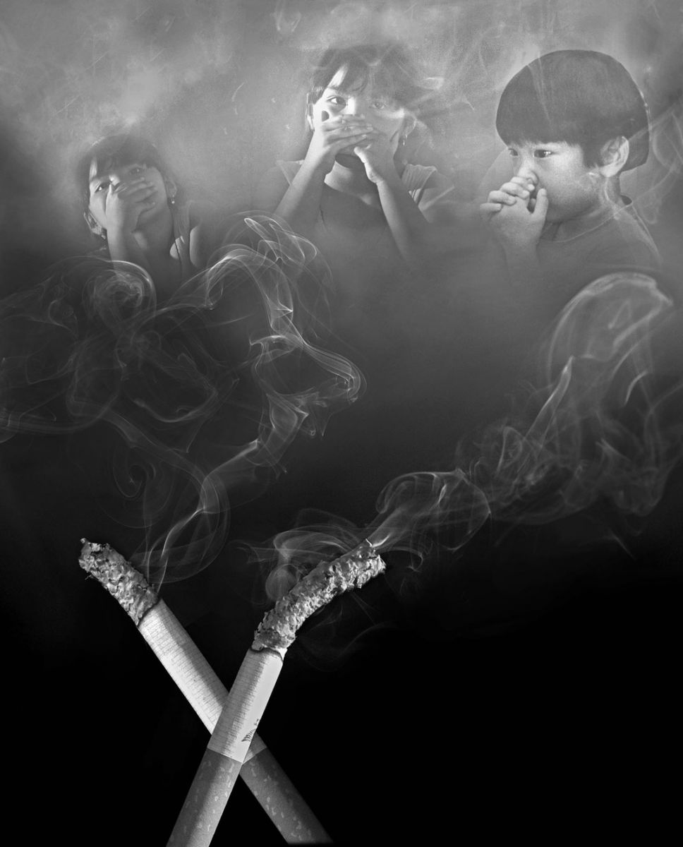 Thuốc lá gây ảnh hưởng đối với người hút và những người xung quanh khi hít phải khói thuốc. (Ảnh do Ban Chỉ đạo Phòng, chống tác hại thuốc lá tỉnh cung cấp)