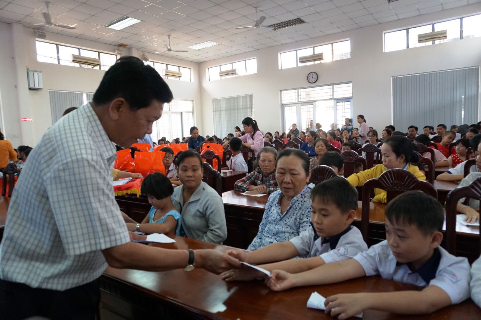 Chăm sóc, bảo vệ trẻ em có hoàn cảnh đặc biệt