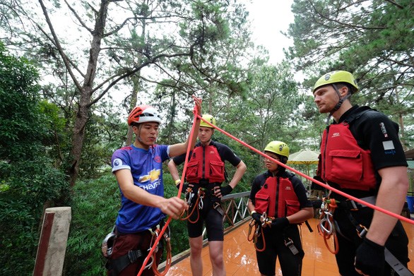 Adventure tours have become more popular among locals in Da Lat city. (Photo: dulich.tuoitre.vn)