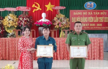 Khen thưởng 5 cá nhân có thành tích xuất sắc trong truy bắt tội phạm