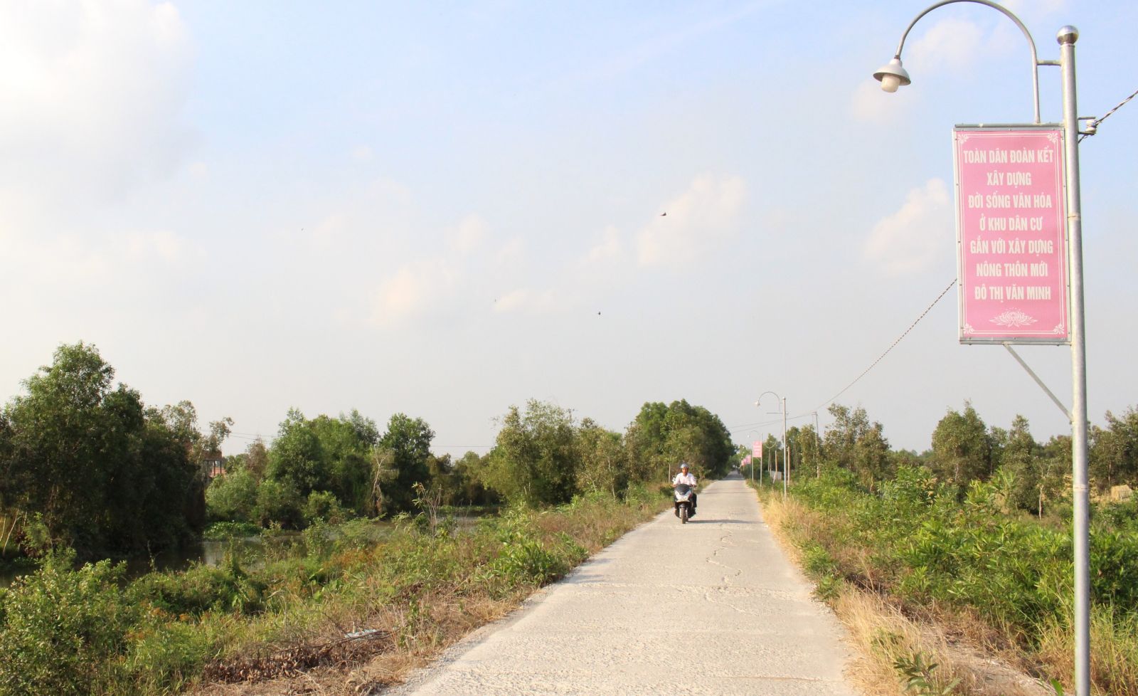 Việc thực hiện nếp sống văn minh gắn với xây dựng gia đình văn hóa tạo điều kiện thuận lợi để Tân Tây phát triển KT-XH