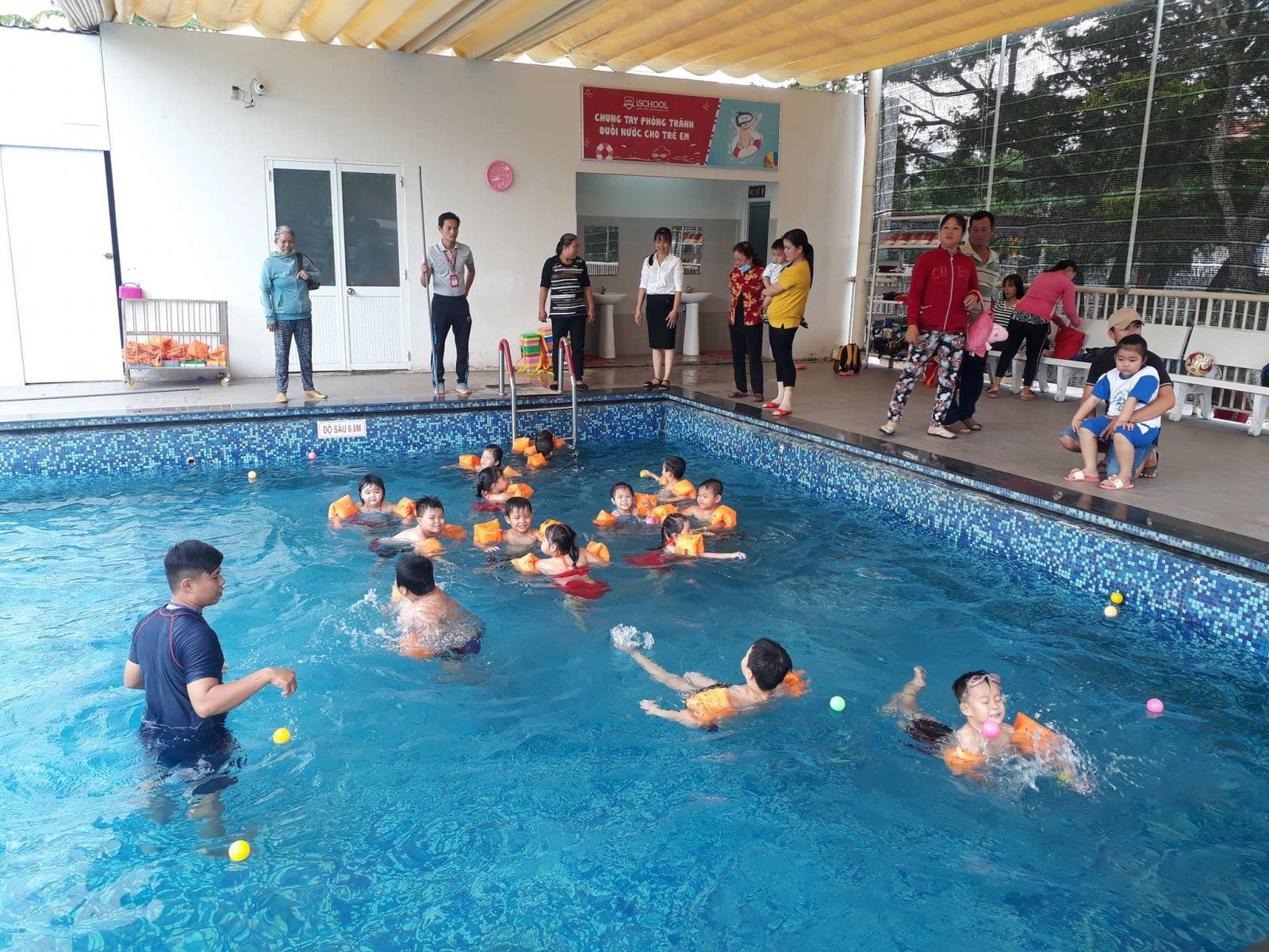 Trường Hội nhập quốc tế Ischool Long An đầu tư hồ bơi phục vụ việc phổ cập bơi cho học sinh