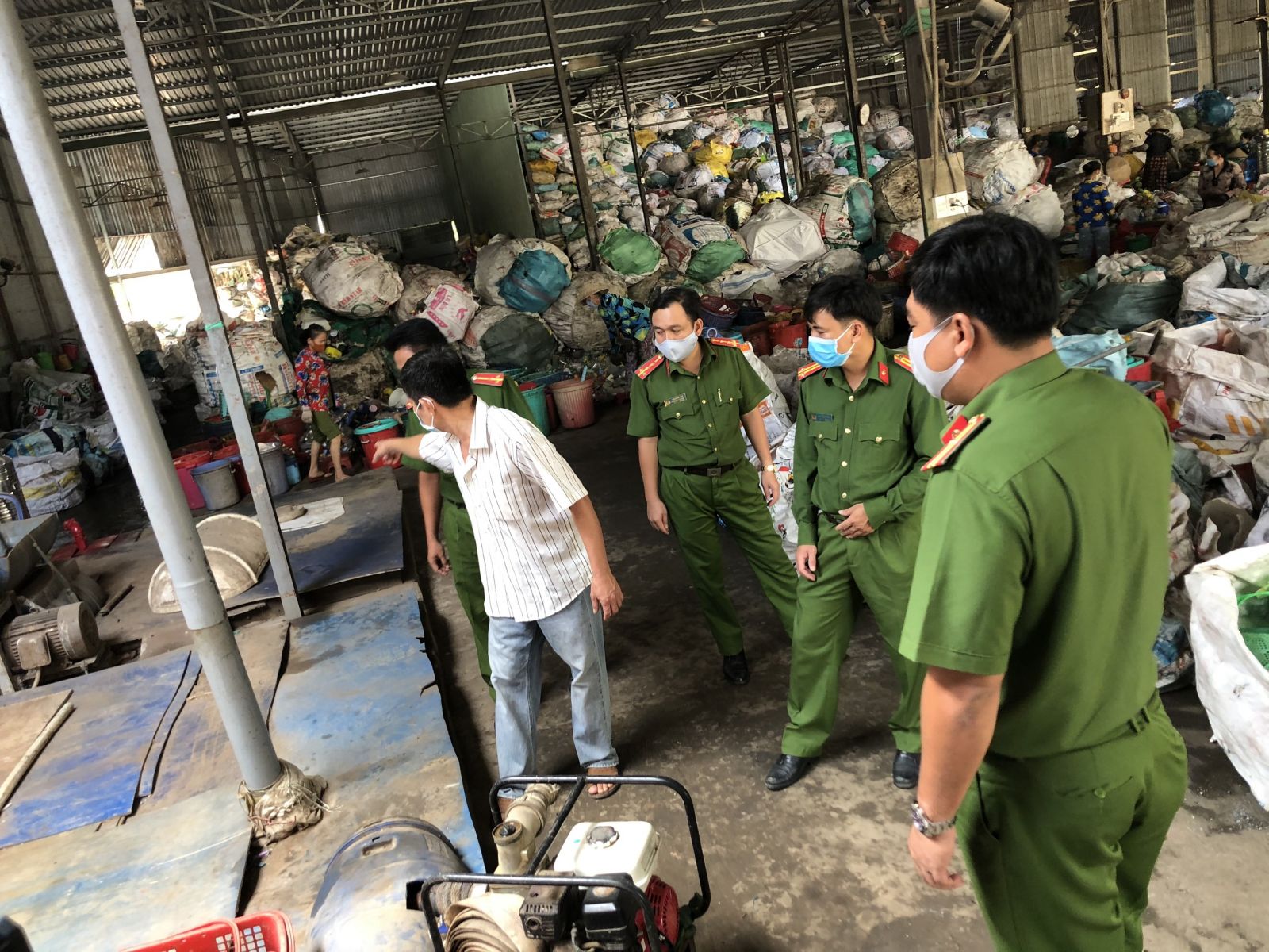 Xử phạt 36 cơ sở phế liệu vi phạm hành chính Kiểm tra cơ sở kinh doanh phế liệu