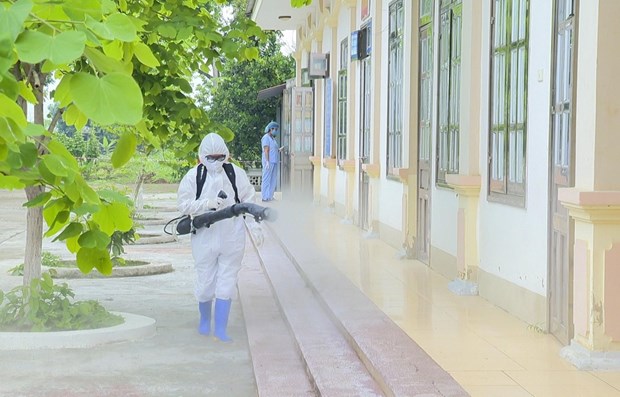 A worker fumigates a healthcare centre (Photo: VNA)