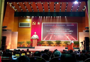 Nearly 200 typical journalists commended