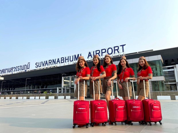 Thai Vietjet becomes first airline to return to Phuket airport The Vietjet crew at Suvarnabhumi airport in Bangkok of Thailand (Photo: Vietjet)
