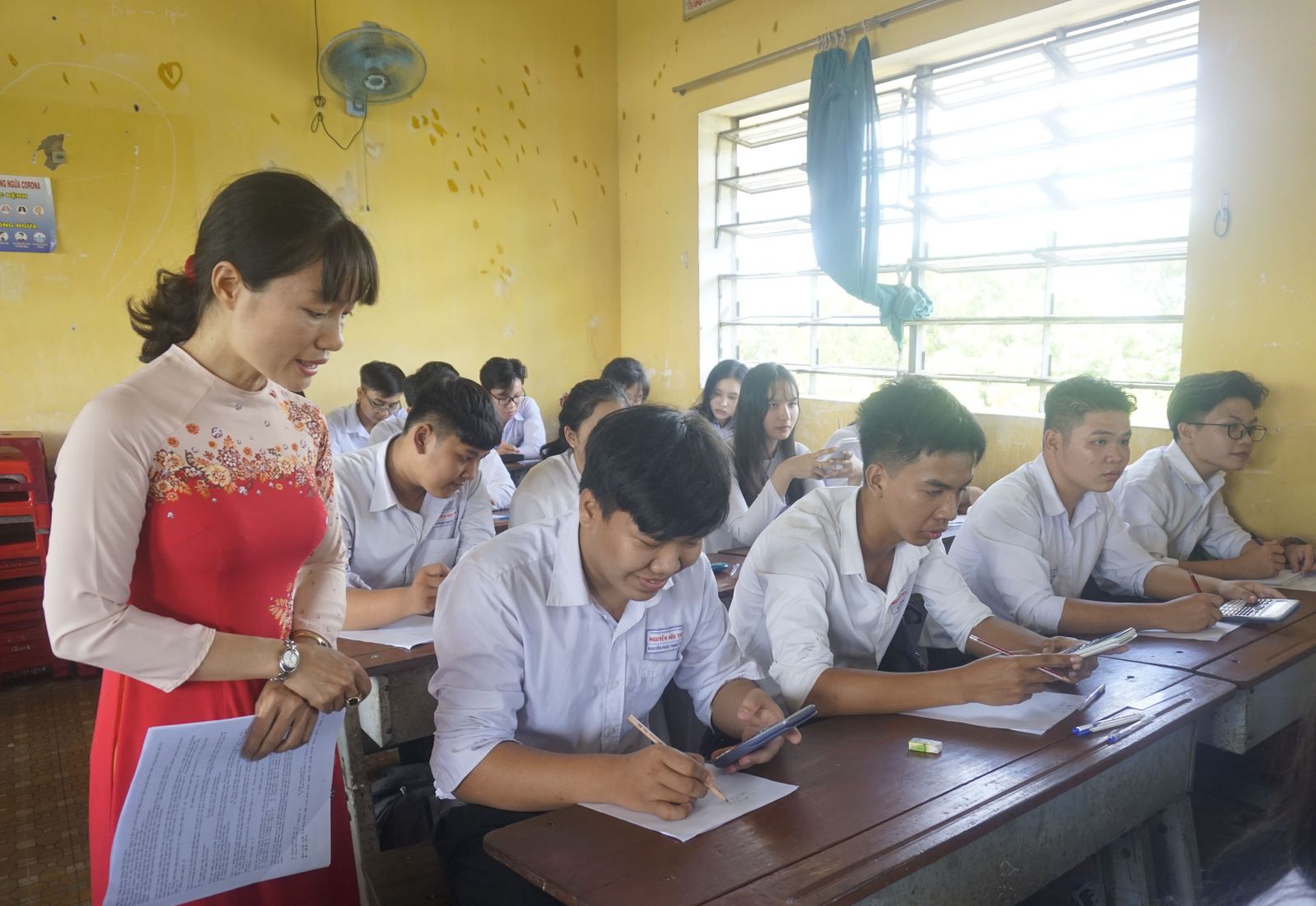 Học sinh trường THPT Nguyễn Hữu Thọ tập trung củng cố kiến thức, sẵn sàng cho kỳ thi TN THPT diễn ra vào ngày 09 và 10/8/2020
