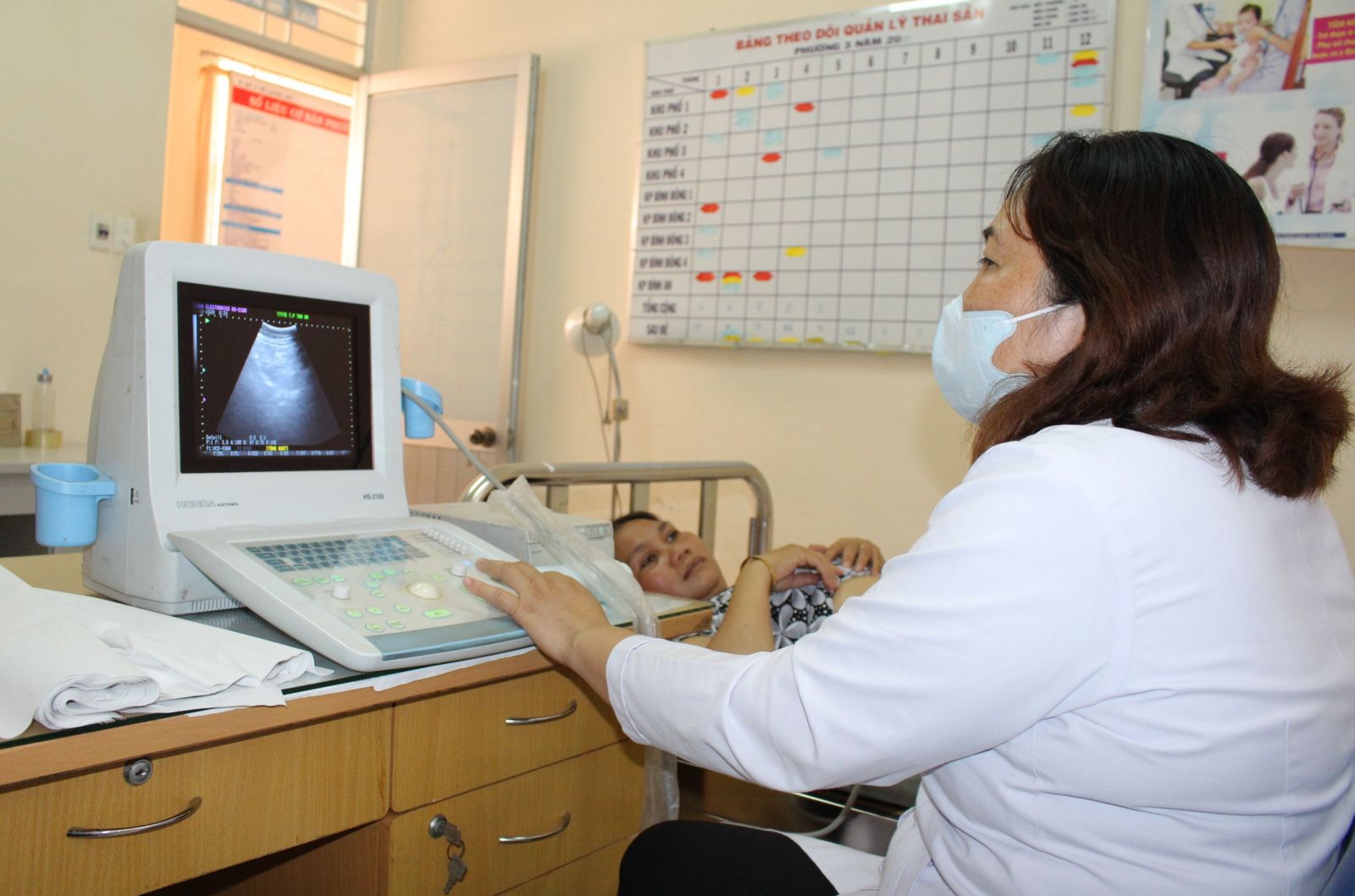 Siêu âm tầm soát các bệnh lý phụ khoa cho phụ nữ trong các đợt chiến dịch chăm sóc sức khỏe sinh sản