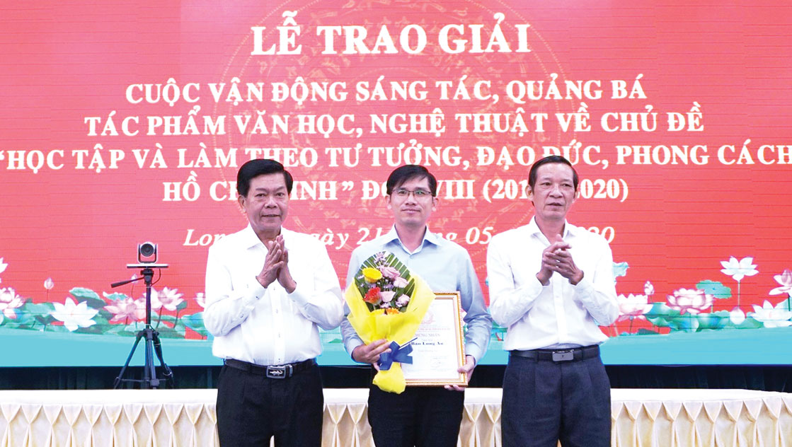 Báo Long An là tập thể duy nhất được trao giấy chứng nhận điển hình, có nhiều đóng góp trên lĩnh vực quảng bá về cuộc vận động Sáng tác, quảng bá tác phẩm văn học - nghệ thuật chủ đề “Học tập và làm theo tư tưởng, đạo đức, phong cách Hồ Chí Minh” đợt VIII (2019-2020)