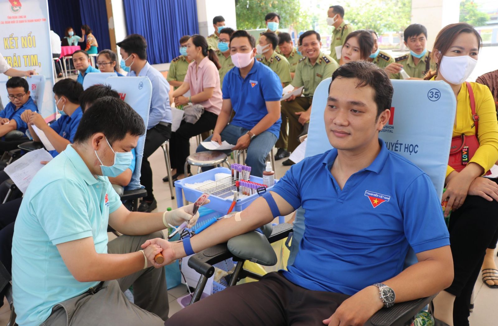 Hiến máu tình nguyện là hoạt động thể hiện truyền thống tương thân, tương ái tốt đẹp của dân tộc