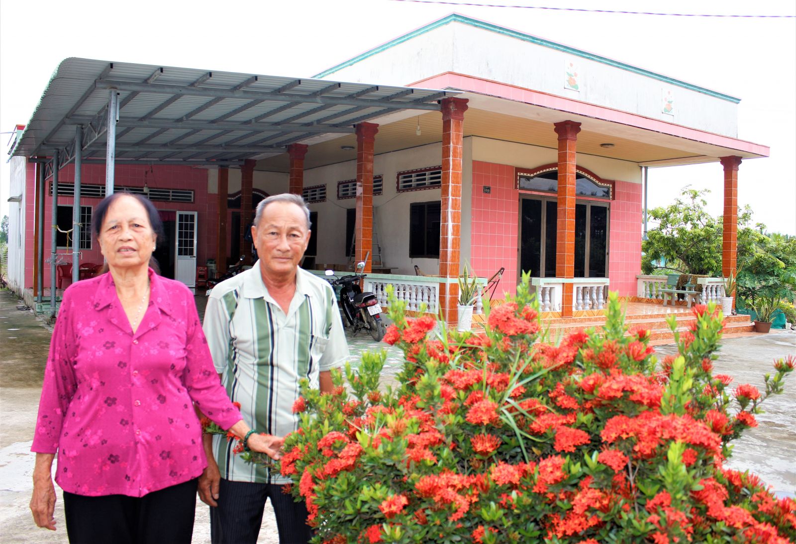 Vợ chồng bà Huỳnh Thị Yến luôn quan niệm phải cùng nhau sống hạnh phúc để làm gương cho con cháu