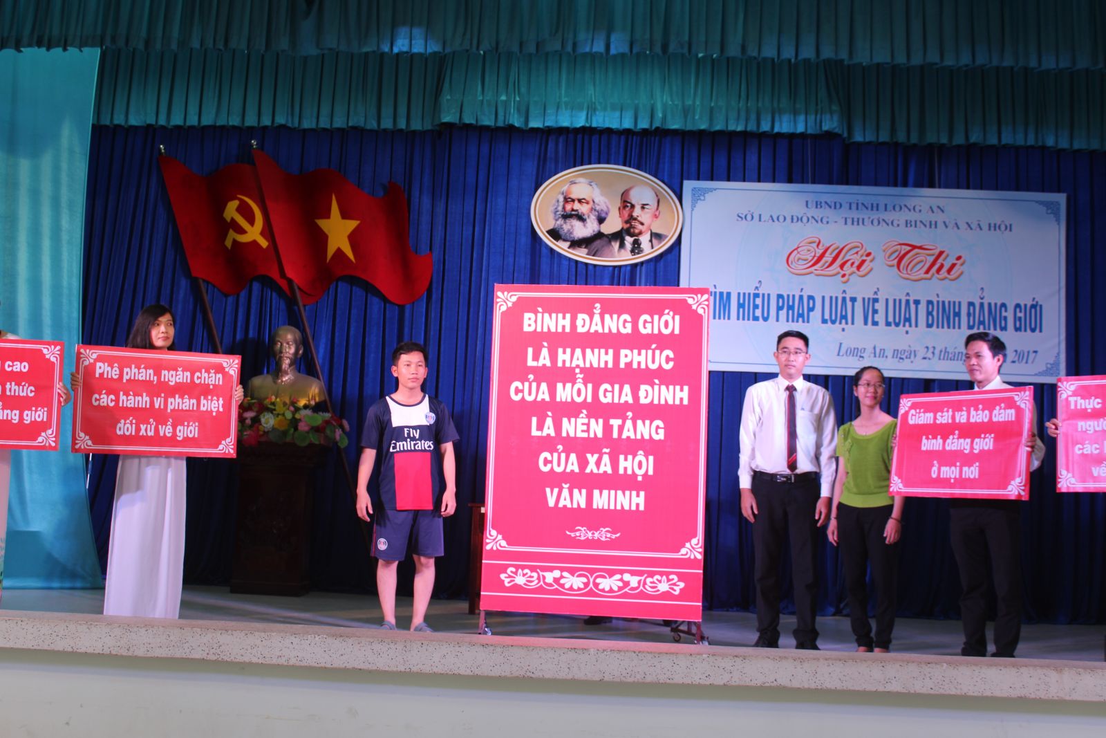 Chung tay chấm dứt bạo lực, xâm hại phụ nữ và trẻ em gái