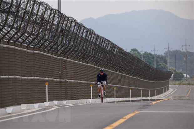 Hàng rào biên giới liên Triều tại đảo Gyodong, Hàn Quốc ngày 18/6/2020. (Nguồn: AFP/TTXVN)
