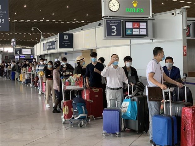 More than 280 Vietnamese citizens repatriated from France, Europe Vietnamese citizens waiting to board the flight home (Photo: VNA)