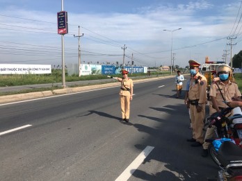 Những “bông hồng thép” trên trận tuyến giao thông