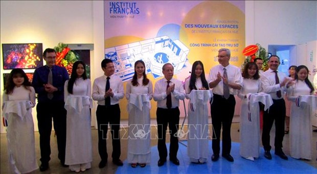 Delegates cut the ribbon to mark the completion of the upgrade at the cremony (Photo: VNA)