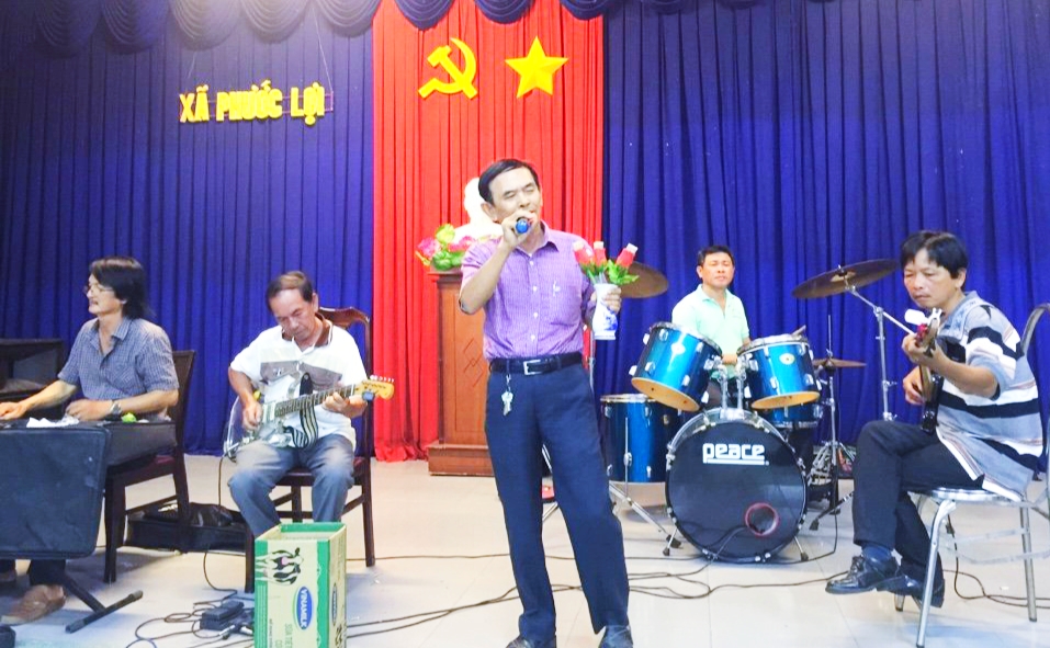 Một buổi sinh hoạt của Câu lạc bộ Văn nghệ xã Phước Lợi, huyện Bến Lức