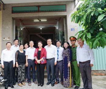 Chủ tịch Quốc hội - Nguyễn Thị Kim Ngân thăm, tặng quà người có công với cách mạng tại Long An