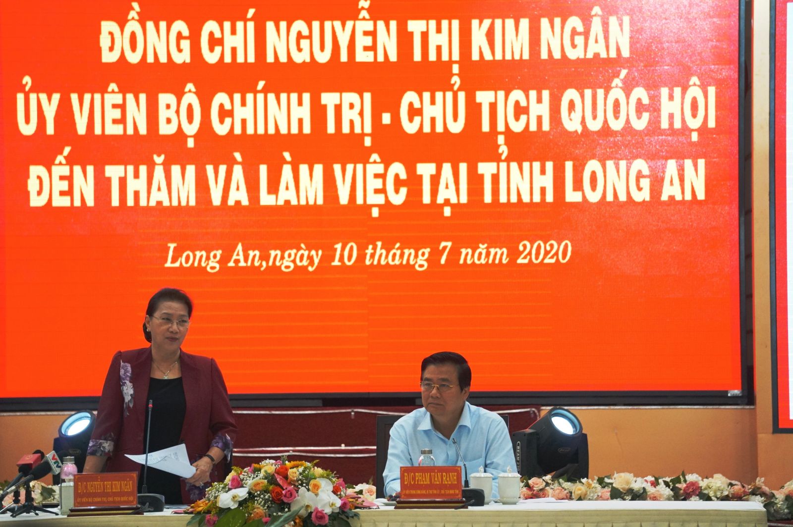 NA Chairwoman - Nguyen Thi Kim Ngan visits and works in Long An NA Chairwoman - Nguyen Thi Kim Ngan proposed that the province continued to exploit its potential for socio-economic development