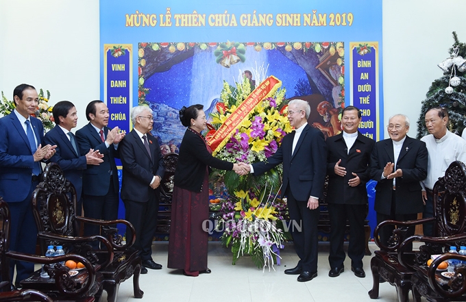 Đấu tranh với các hoạt động lợi dụng vấn đề tôn giáo, chia rẽ khối đại đoàn kết dân tộc Chủ tịch Quốc hội Nguyễn Thị Kim Ngân đến thăm và chúc mừng chức sắc Công giáo nhân dịp Lễ Giáng sinh năm 2019 tại Ủy ban Đoàn kết Công giáo Việt Nam. (Ảnh: Quochoi.vn).
