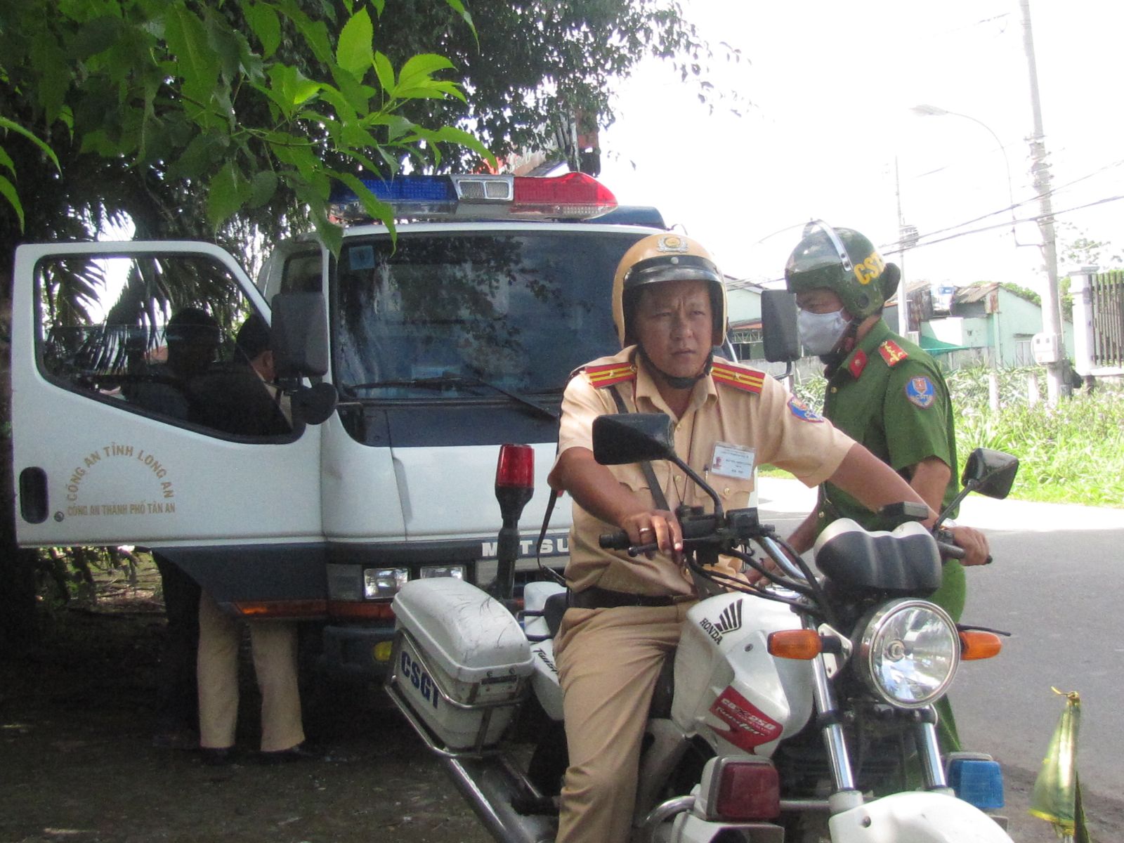 Lực lượng Cảnh sát giao thông làm nhiệm vụ tuần tra, kiểm soát bảo đảm trật tự, an toàn giao thông