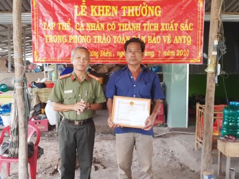 Khen thưởng người dân tích cực truy bắt trộm nóng mô tô
