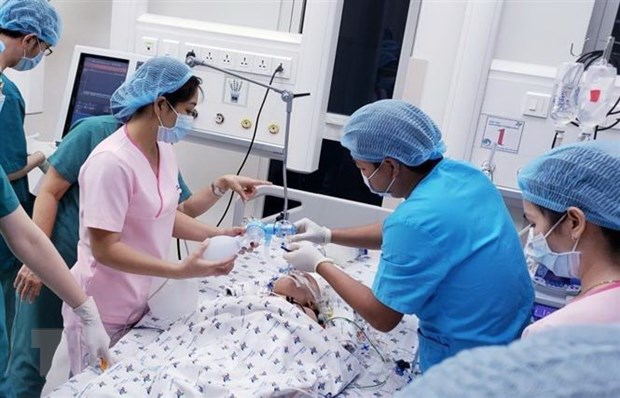 Một trong hai bệnh nhi sau khi tách rời được chuyển về Khoa Hồi sức Ngoại, Bệnh viện Nhi đồng Thành phố Hồ Chí Minh để tiếp tục theo dõi. (Ảnh: TTXVN)