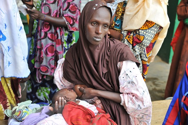 Phụ nữ và trẻ em thường xuyên là nạn nhân của các cuộc xung đột. (Ảnh: AFP/TTXVN)