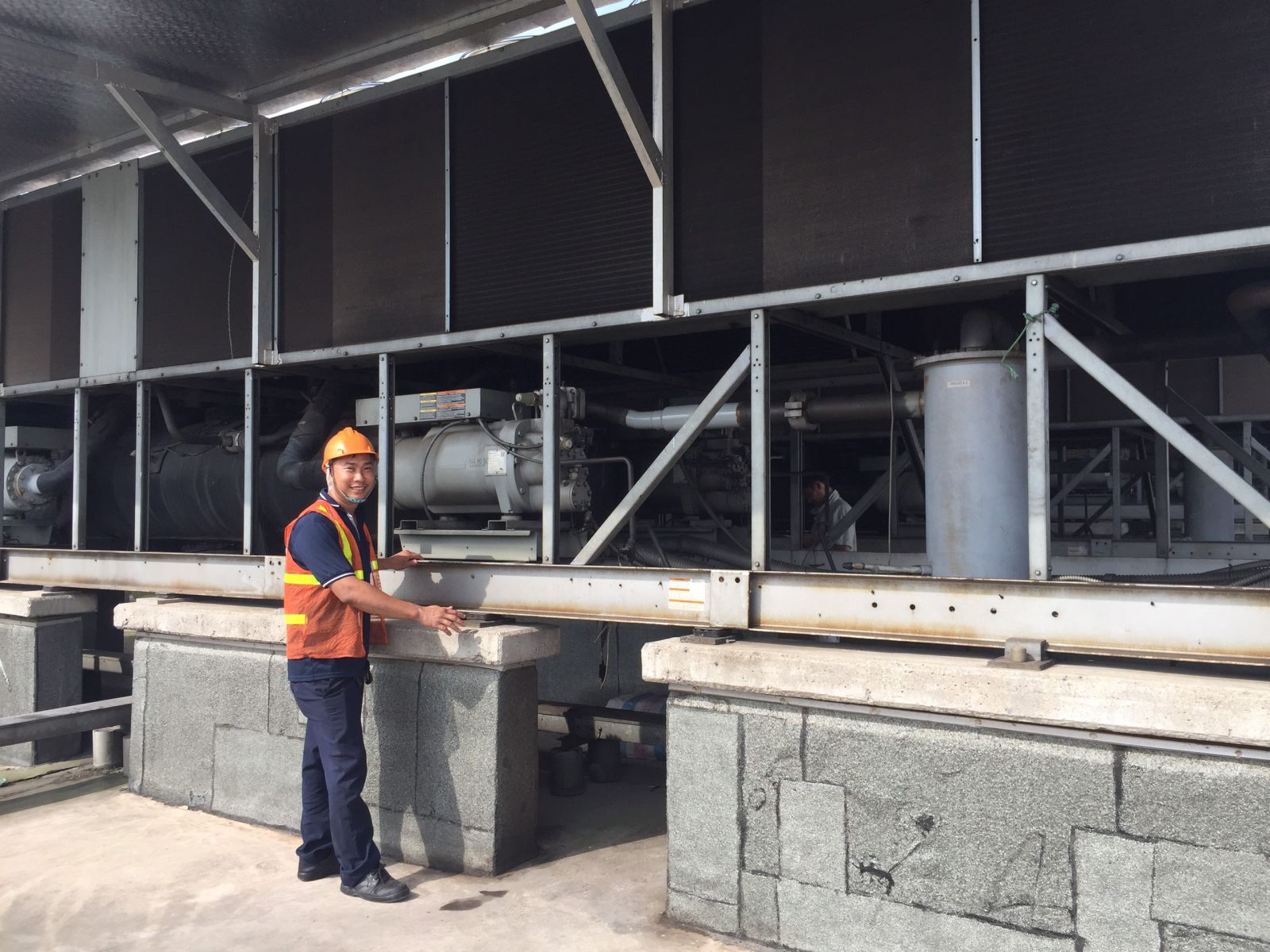 Anh Hồ Hồng Thái luôn nỗ lực trong học tập và công việc