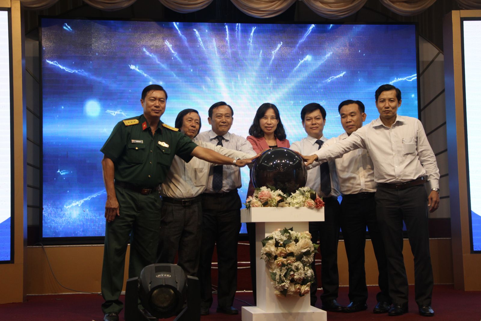 LongAn Tourism - Tourism application for Long An only Leadership representatives conduct the launching ceremony of the smart tourism portal and mobile application