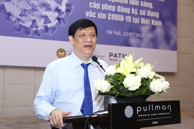 Vietnam accelerates research, production of vaccine against COVID-19 Acting Minister of Health Nguyen Thanh Long speaks at the event (Photo: VNA)