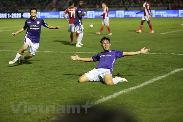 Hà Nội FC có liên tiếp hai bàn thắng ở phút 70 và 75 để khiến TP.HCM đánh mất thế trận và chơi chệch choạc. (Ảnh: Nam An/Vietnam+)