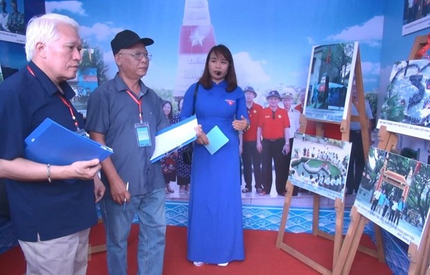 At the exhibition (Photo: VNA)